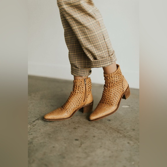 BNWT — Free People In the Loop Woven Boot — Size 40 - Picture 4 of 9